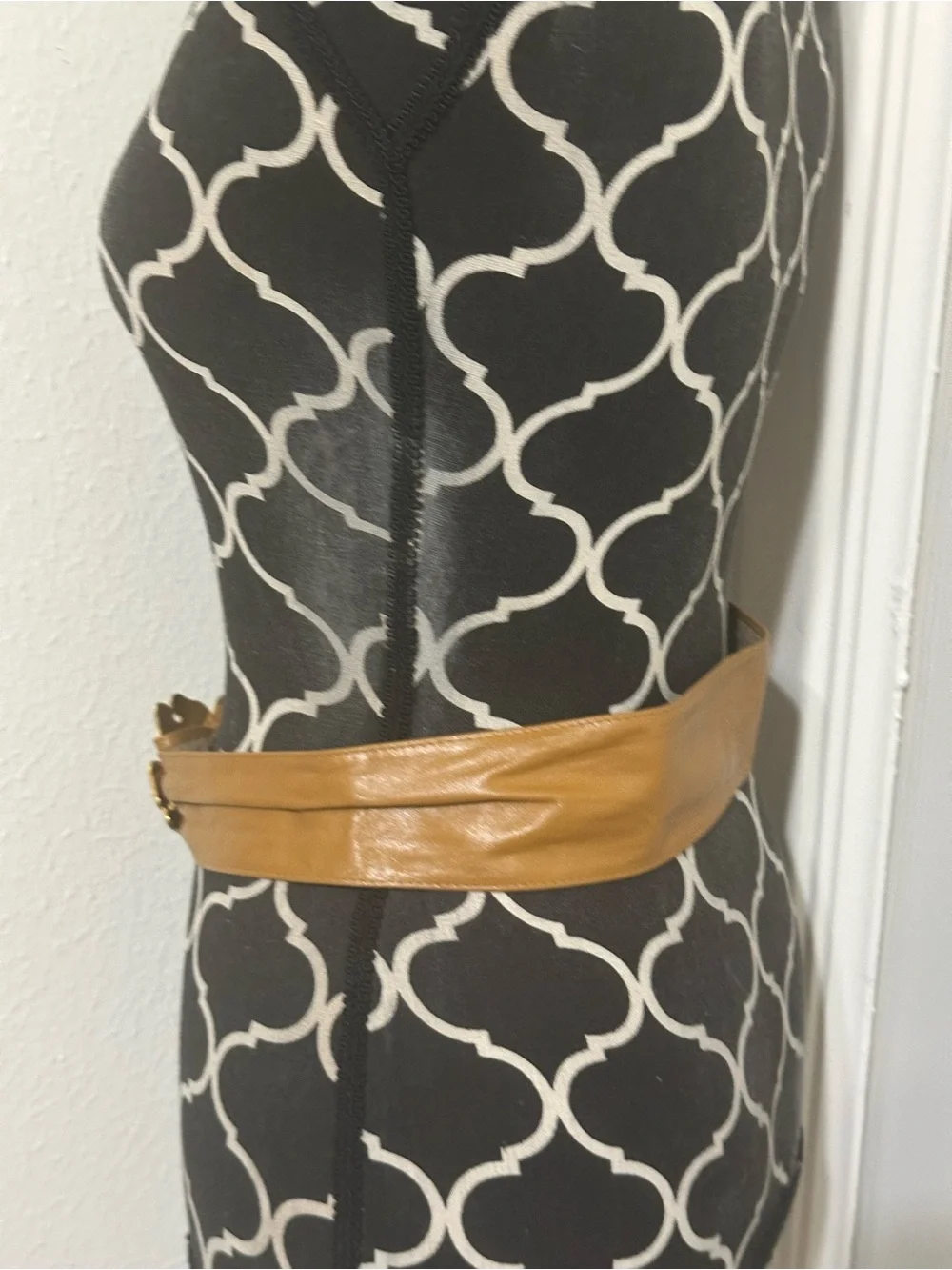 Vintage 70s Leather metal Floral Belt Size Medium